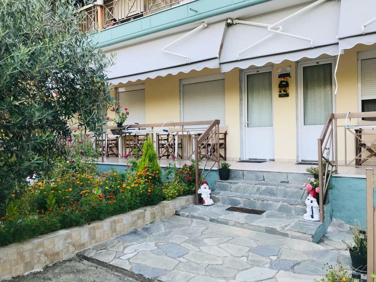 Guesthouse Adonis Loutraki  Exterior photo